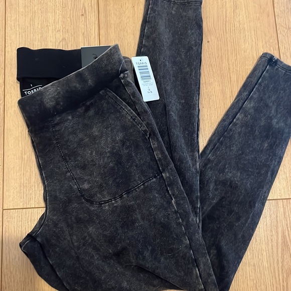 NWT Torrid size 1 leggings WITH POCKETS - Picture 10 of 11